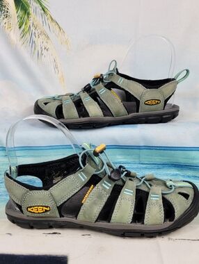 Keen Womens Size 6.5 Clearwater CNX Waterproof  Hiking Sandal